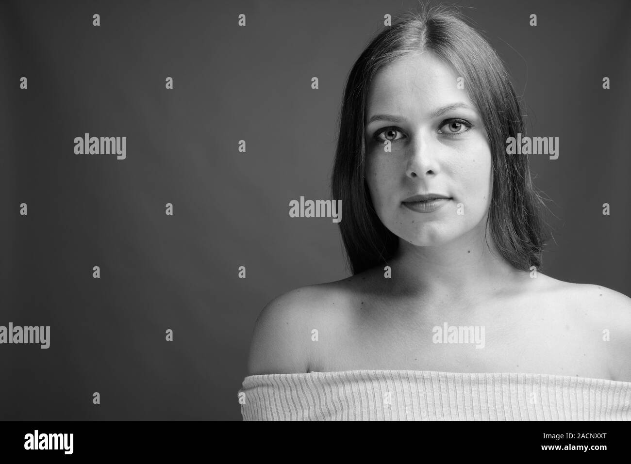 Portrait of young beautiful woman in black and white Stock Photo - Alamy