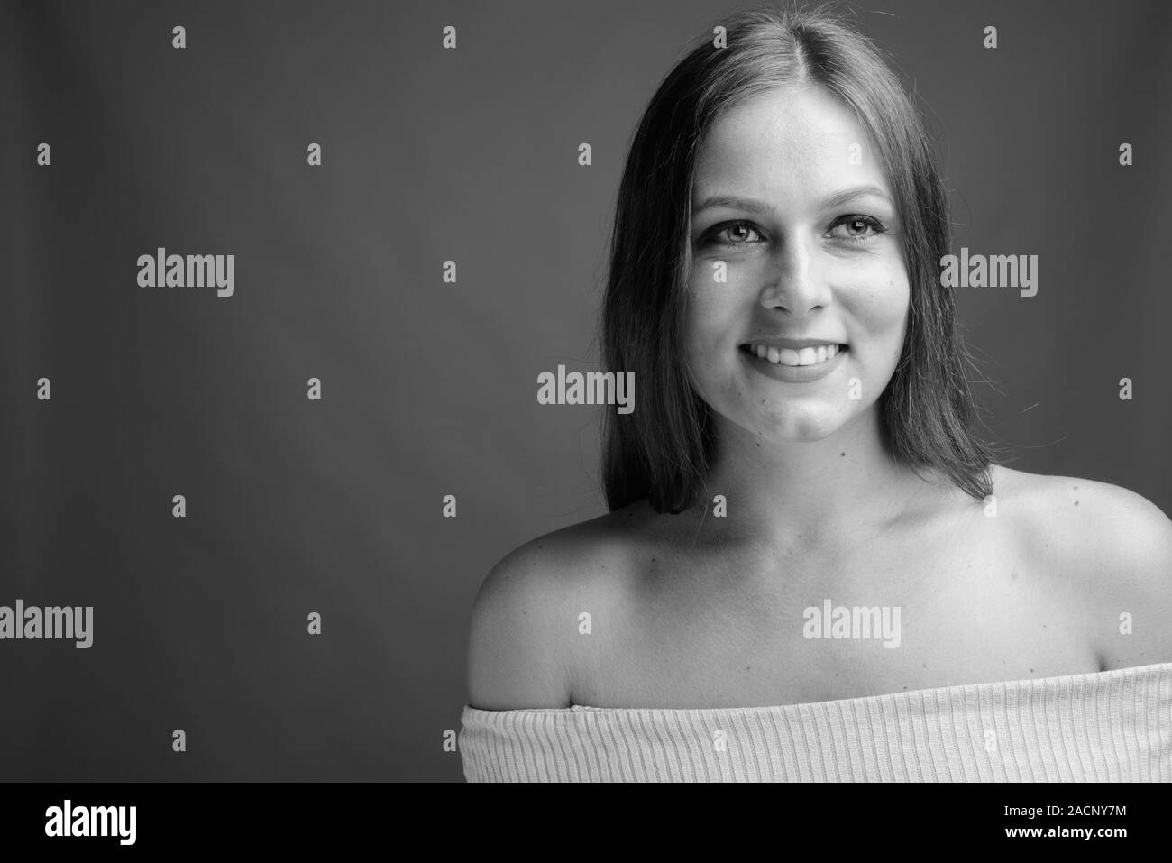Portrait of young beautiful woman in black and white Stock Photo - Alamy