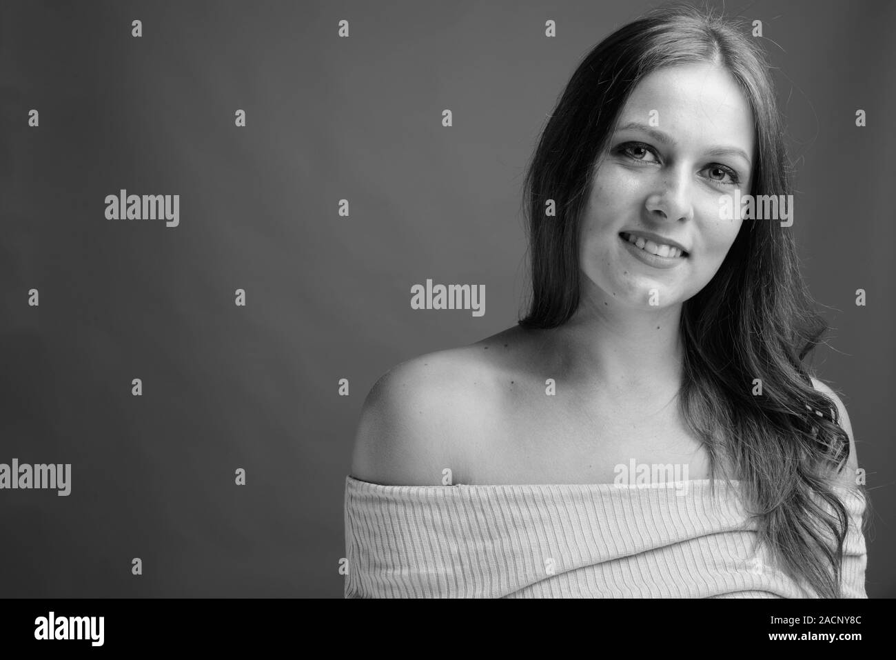 Portrait of young beautiful woman in black and white Stock Photo - Alamy