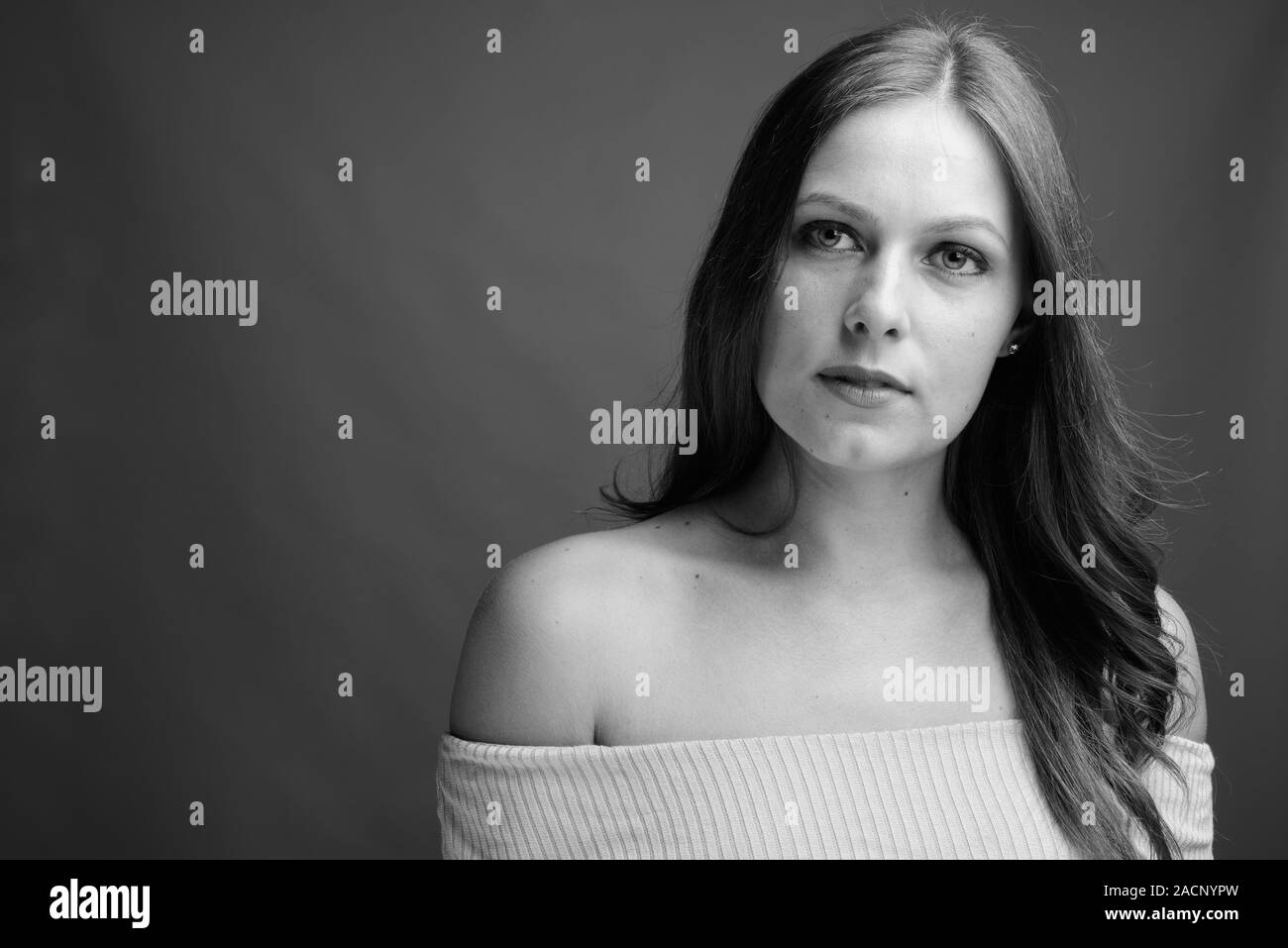 Portrait of young beautiful woman in black and white Stock Photo - Alamy
