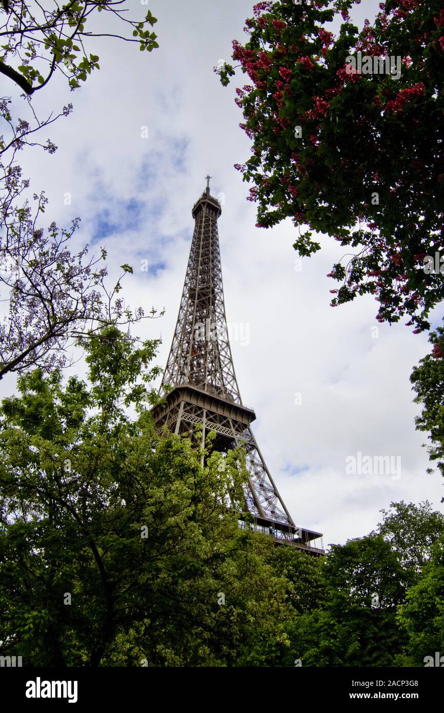 French iconic structure hi-res stock photography and images - Alamy