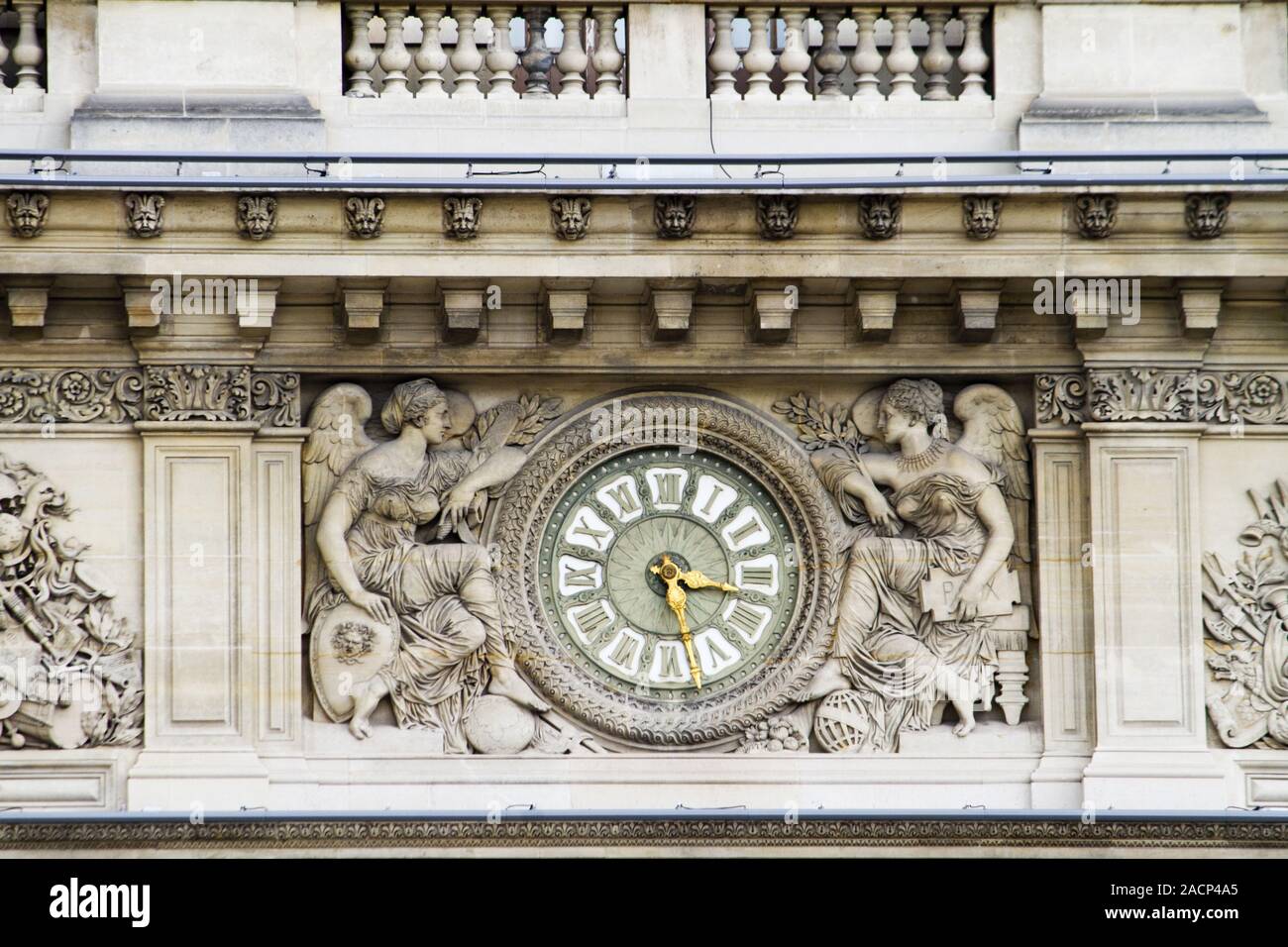 Partial clock hi-res stock photography and images - Alamy