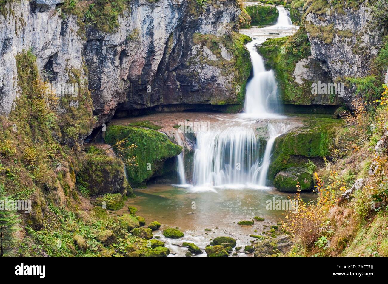 La Billaude waterfall, Le Vaudioux, Jura (39), Bourgogne-Franche-Comte, France. The Lemme River drops 28 m in 2 successive leaps to form the waterfall Stock Photo