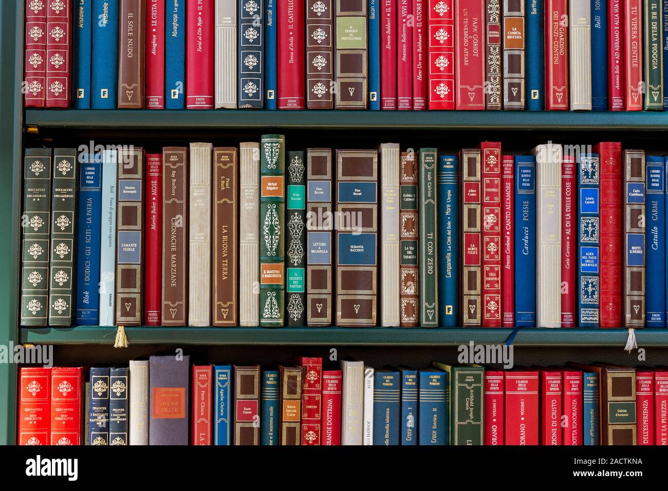 Books in a library Stock Photo - Alamy