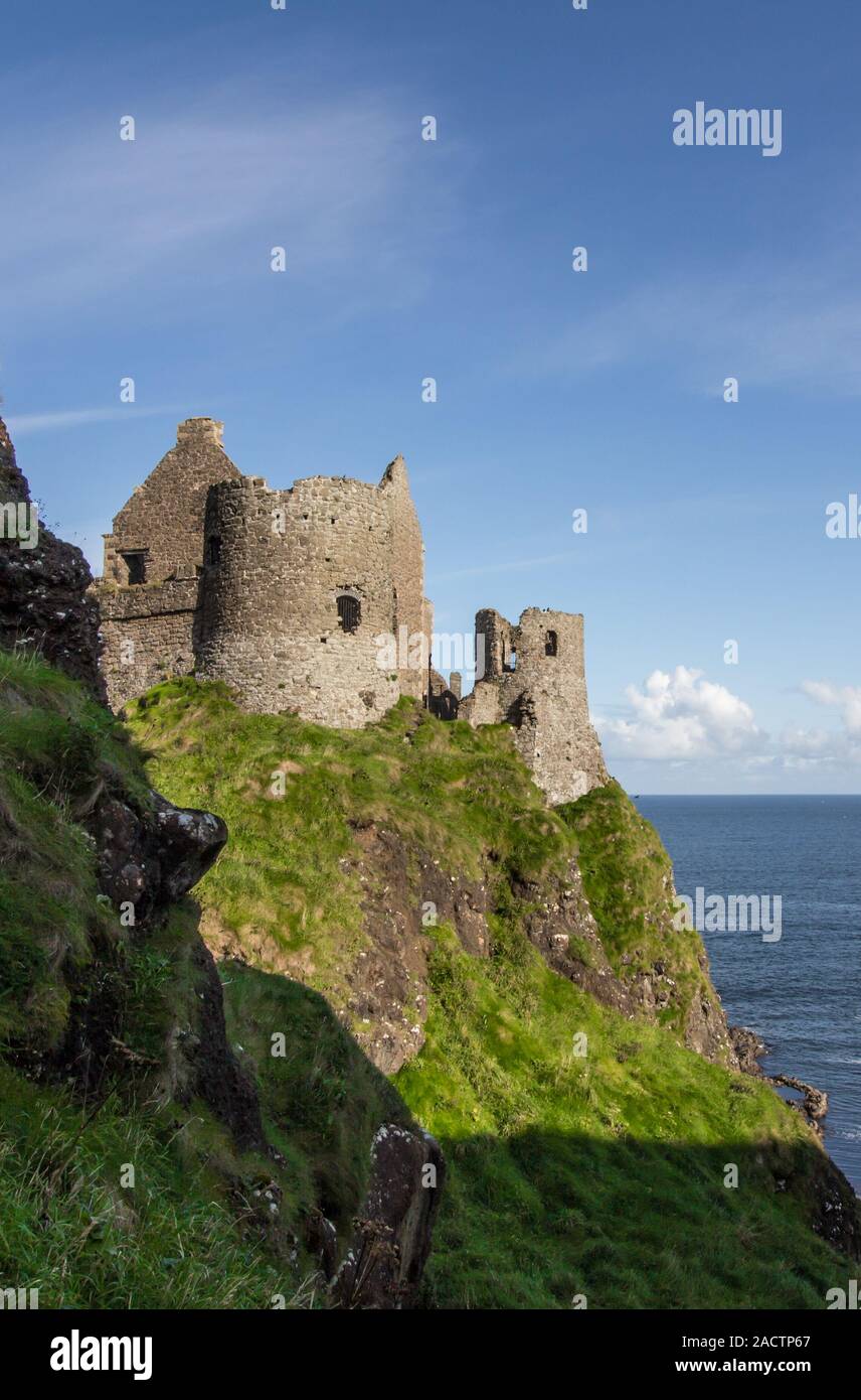 Dunluce castle ireland Stock Photo - Alamy