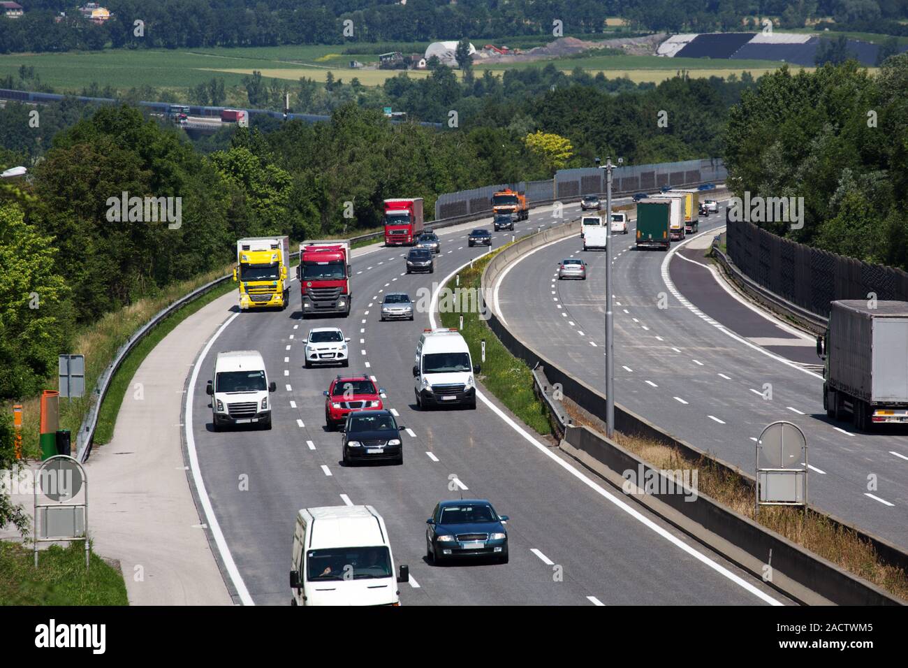 there are a lot of cars on the motorway at weekends