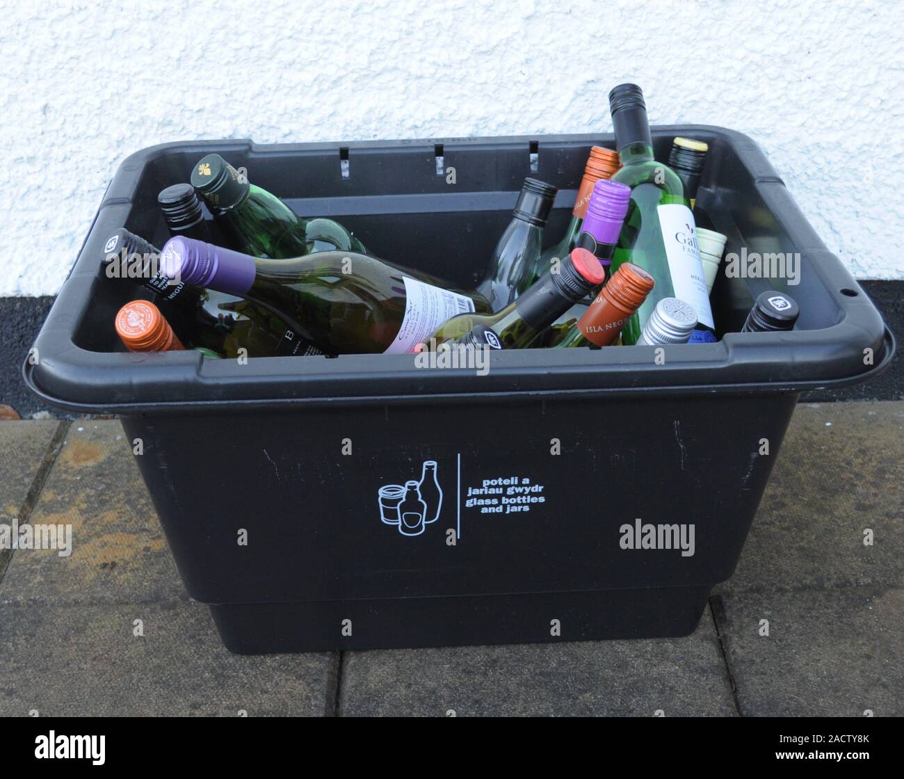 Kerbside reusable bags hi-res stock photography and images - Alamy
