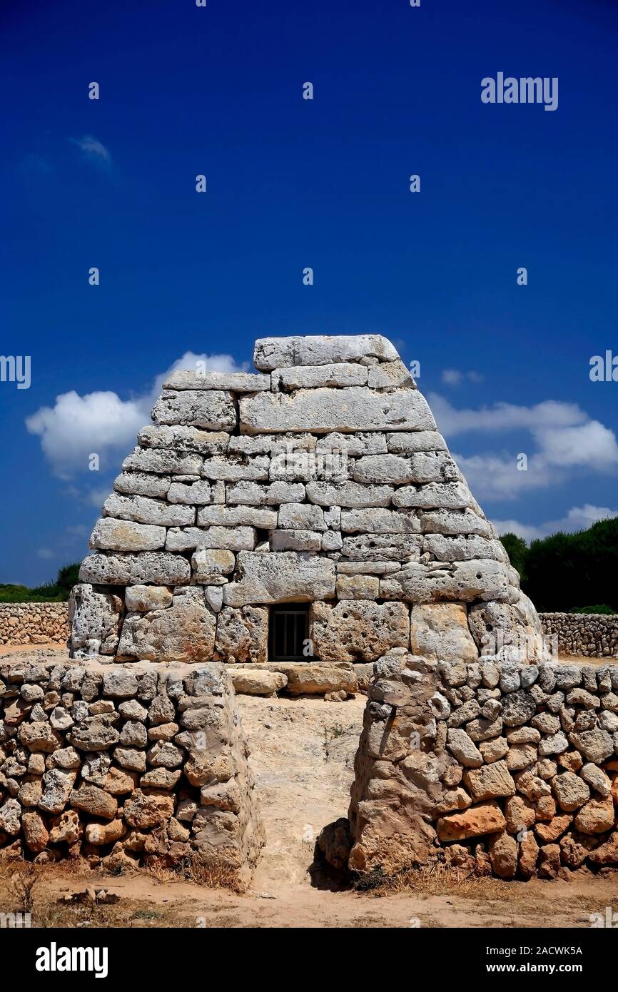 The Naveta des Tudons Pre Talayotic burial chamber tomb, the oldest ...