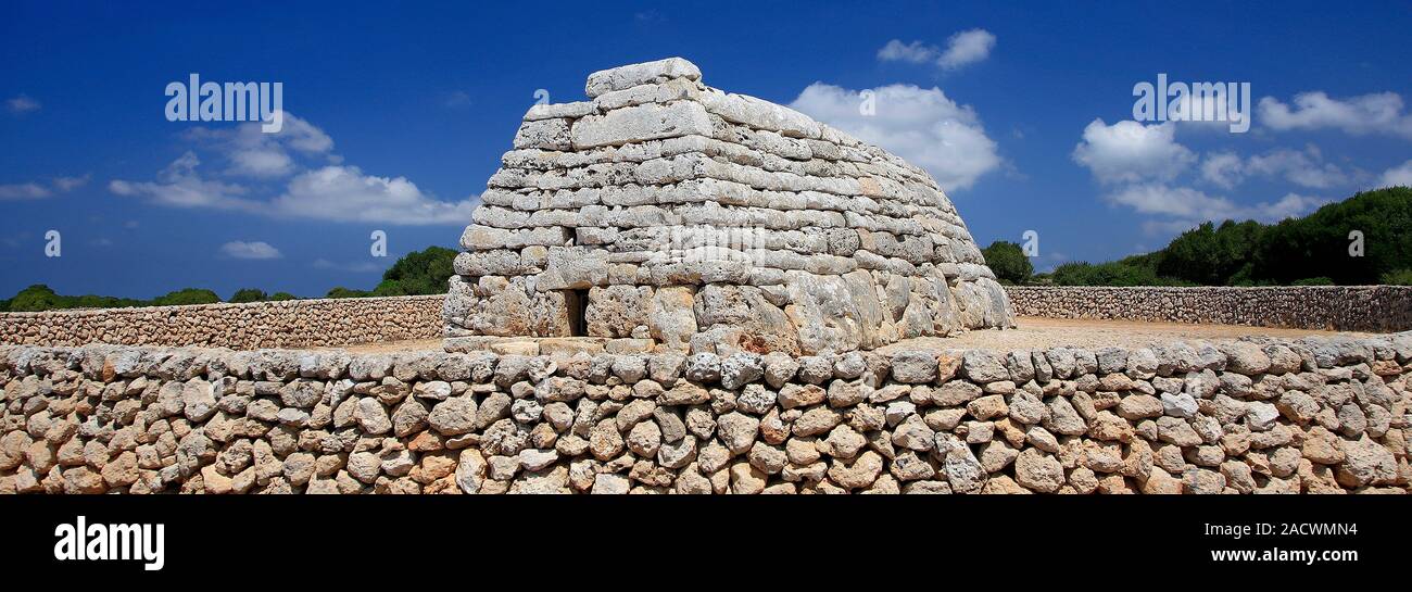 The Naveta des Tudons Pre Talayotic burial chamber tomb, the oldest ...