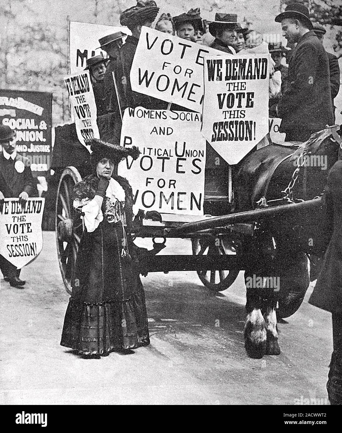 WSPU DEMONSTRATION IN 1906. Frances Rowe walks alongside a horse-drawn cart with members of the Womens Social and Political Union. Stock Photo