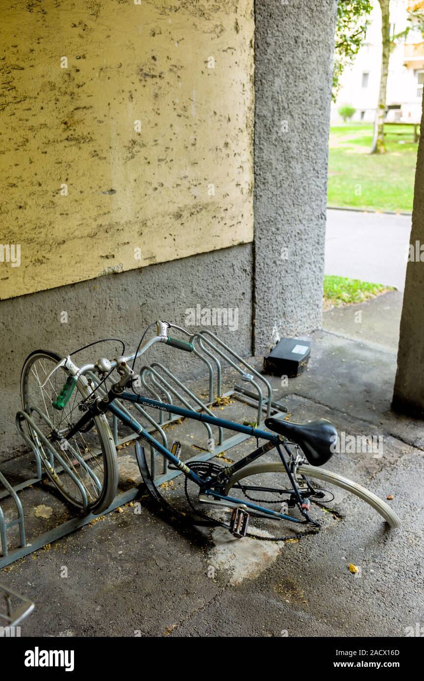 Broken bike in the bike rack Stock Photo Alamy