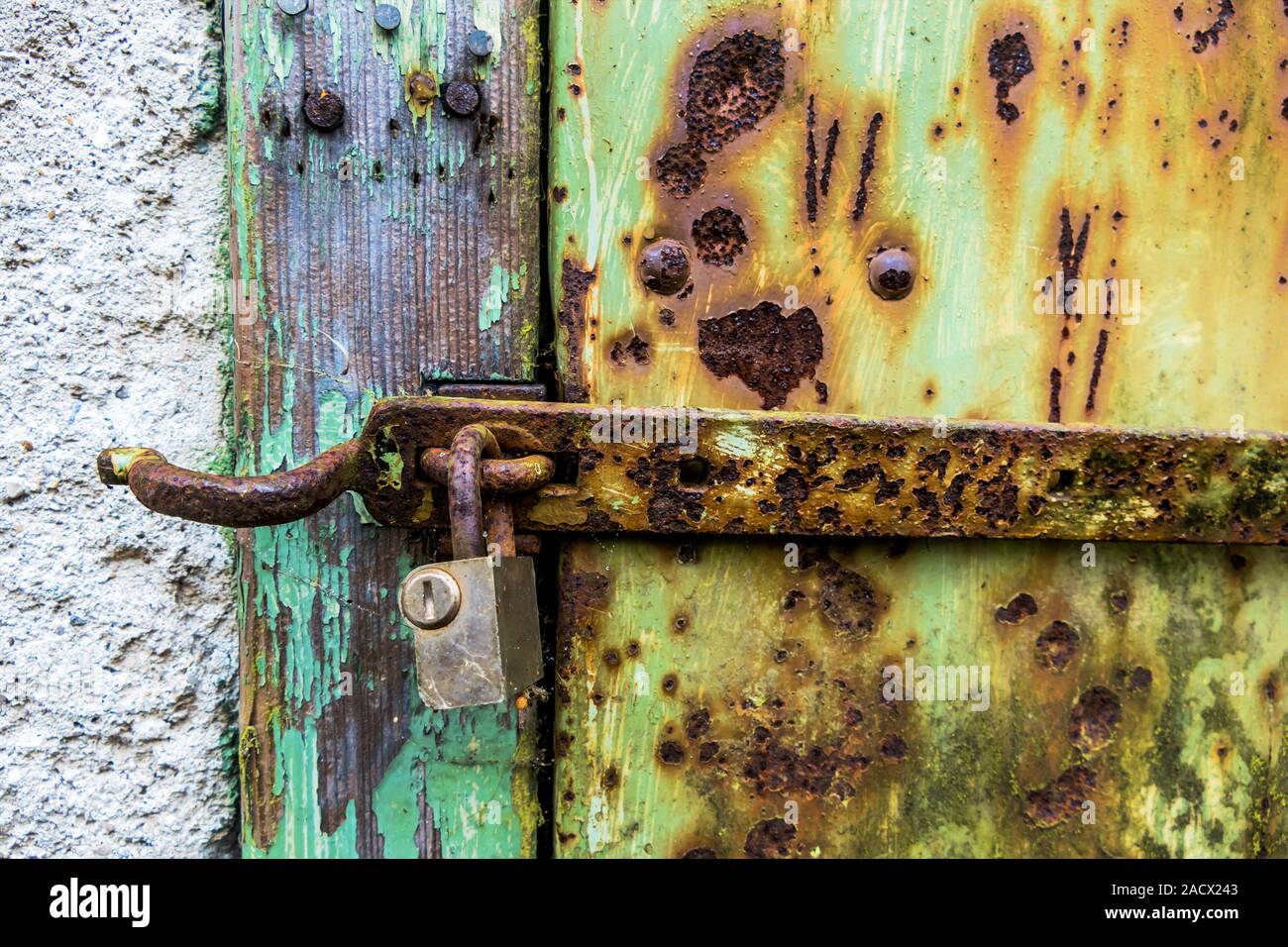 Rusty lock of a door Stock Photo - Alamy