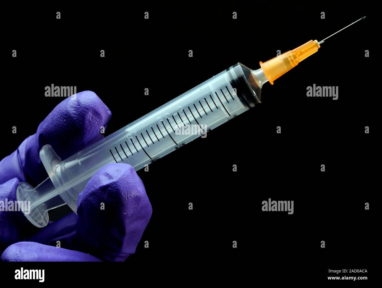 Риск заражения вич при уколе иглой. Риск заражения гепатитом с при уколе иглой. Парентеральный путь передачи инфекции это. Через кровь можно заразиться вич. Укололся иглой от шприца.