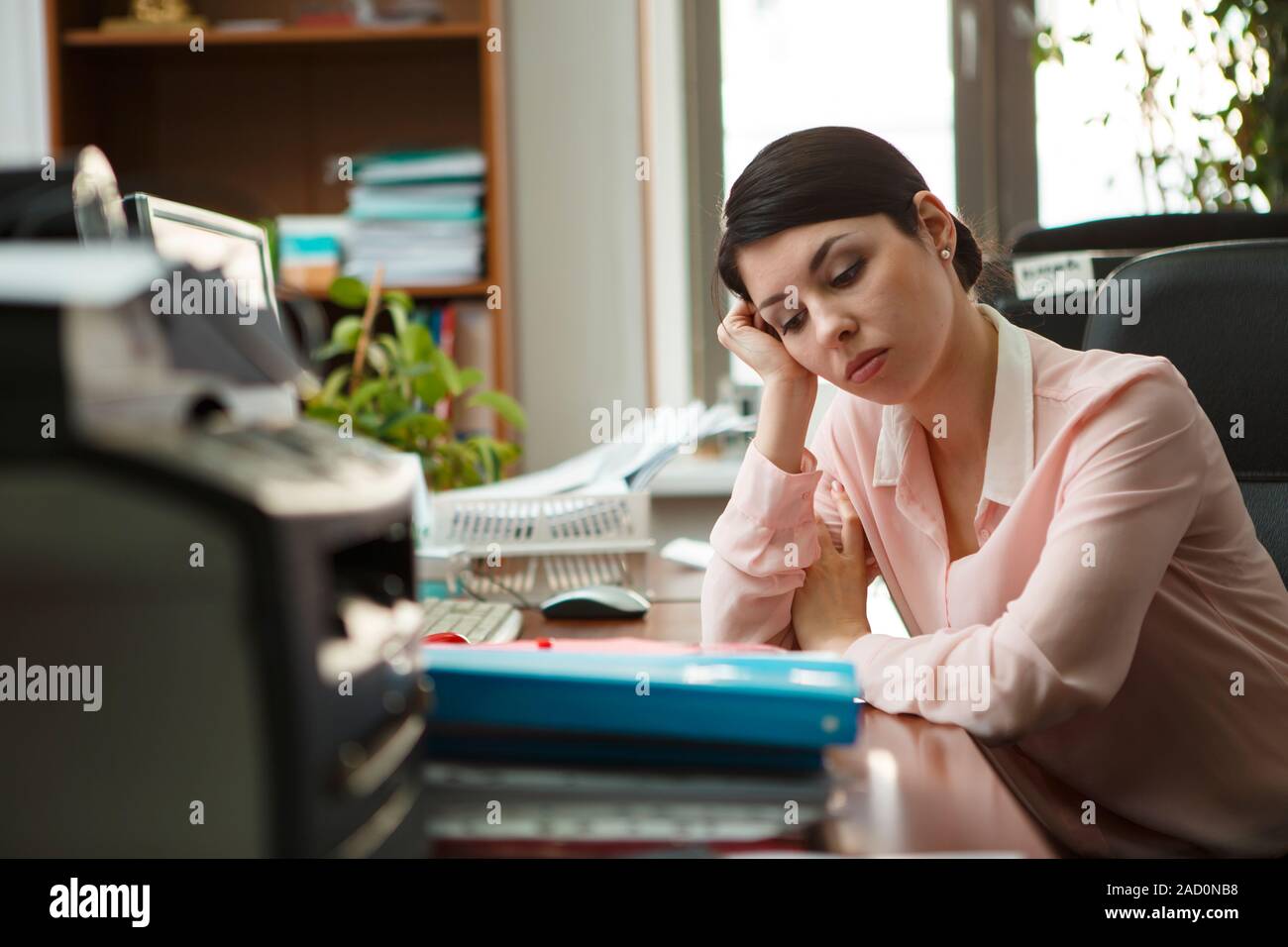 Tired businesswoman sleeping on the desk Stock Photo - Alamy