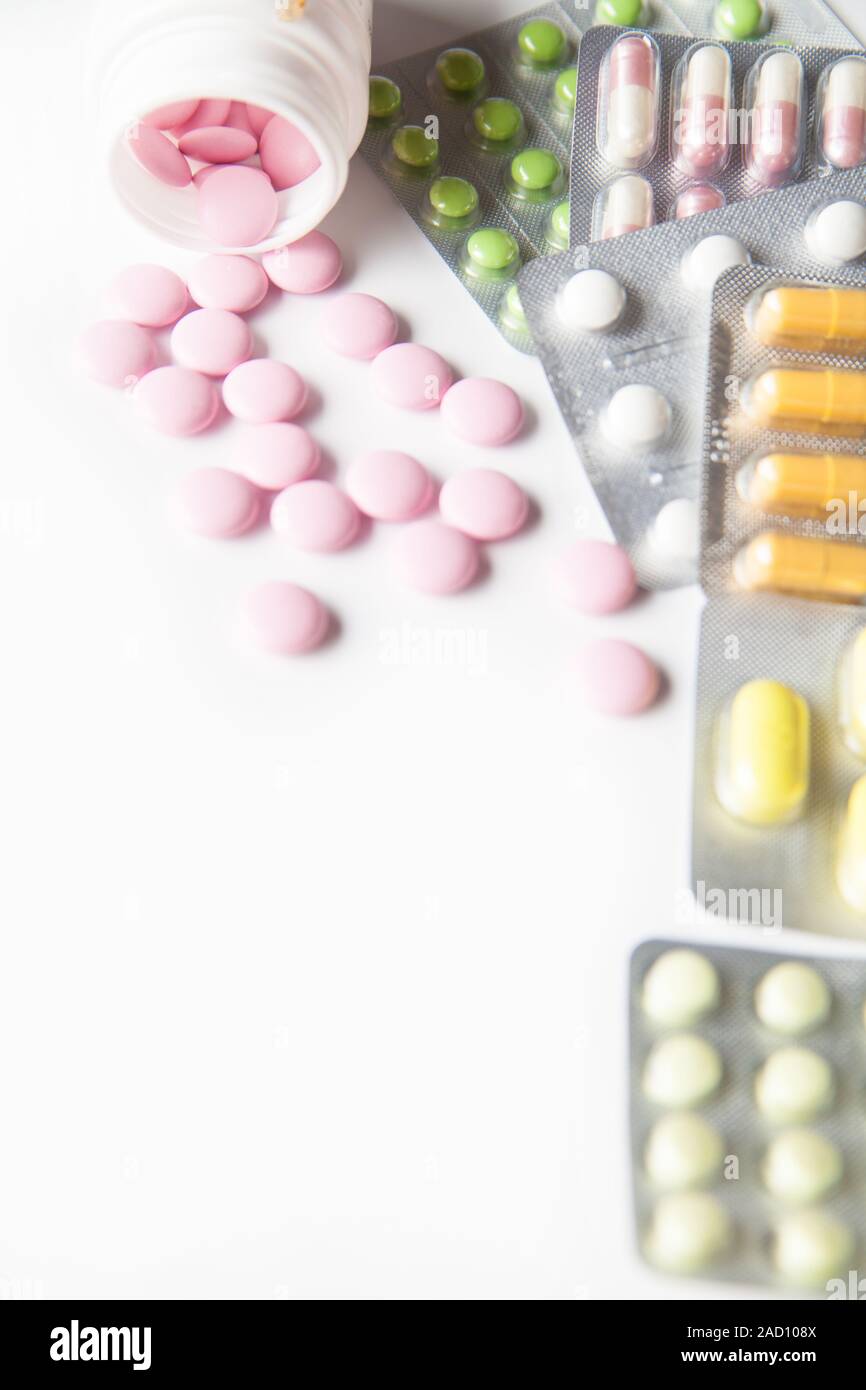 Pink tablets hi-res stock photography and images - Alamy