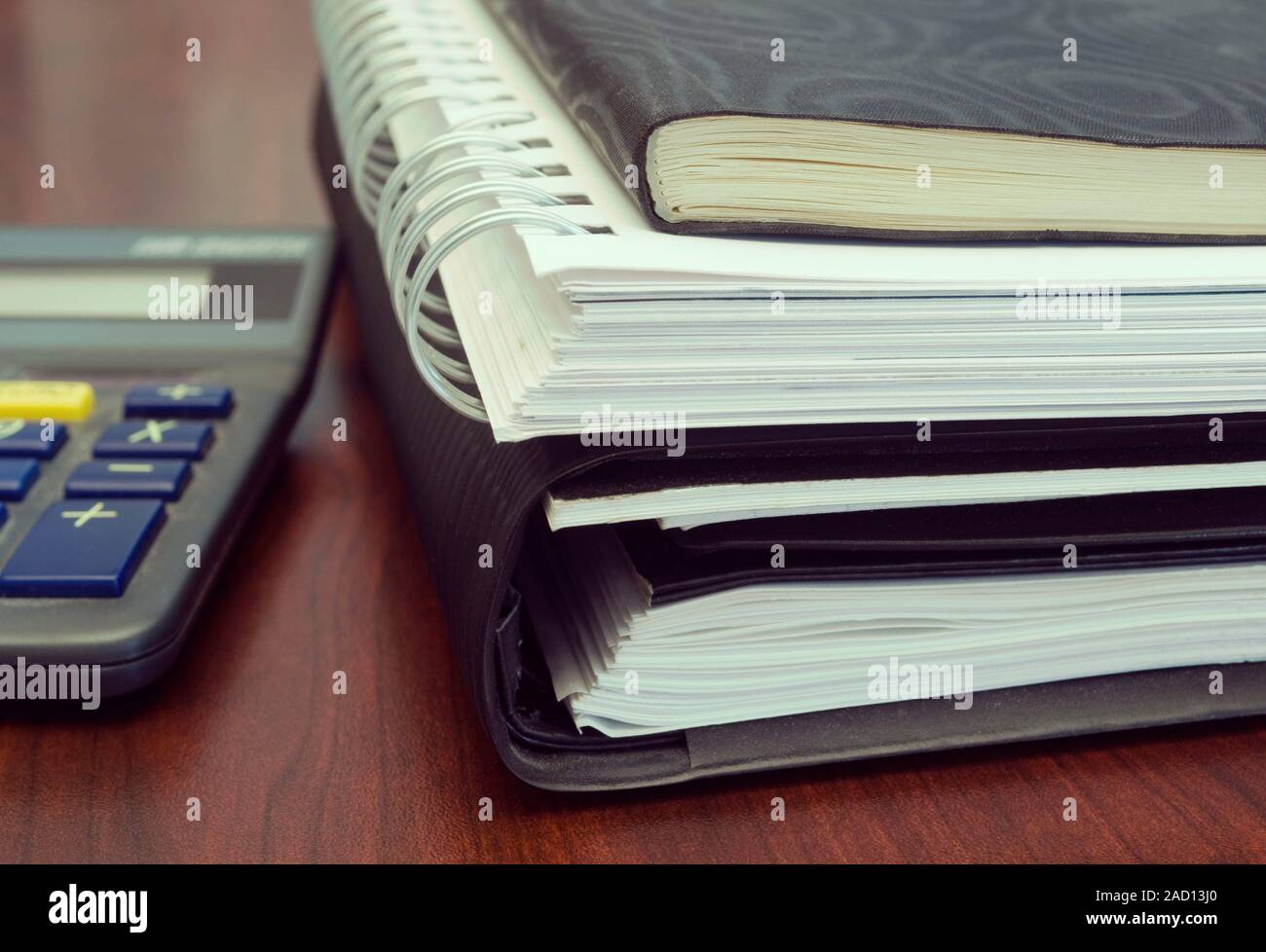 note pad, diary, agenda and calculator on desk Stock Photo - Alamy