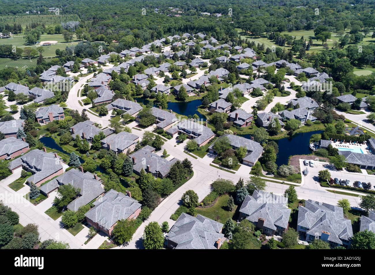 Aerial view of a neighborhood housing complex with ponds in the Chicago