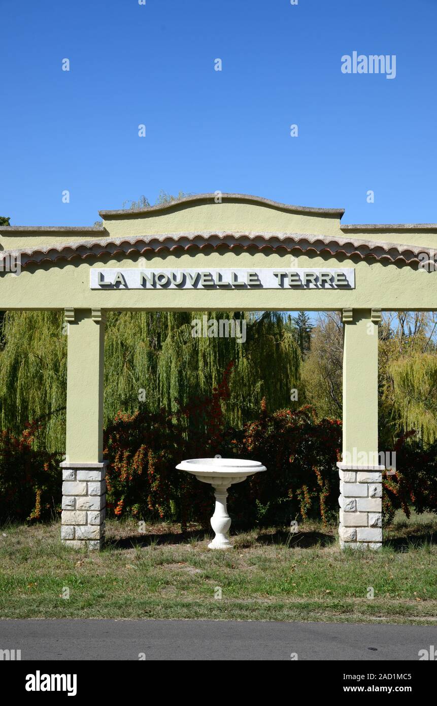 Roadside Concrete Pergola & Fountain La Nouvelle Terre, or New Earth