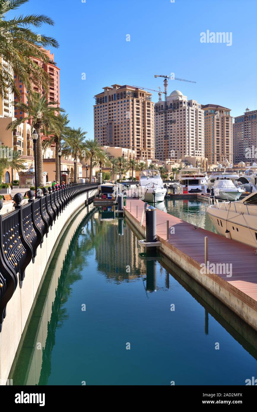 Marina pearl qatar doha qatar hi-res stock photography and images - Alamy