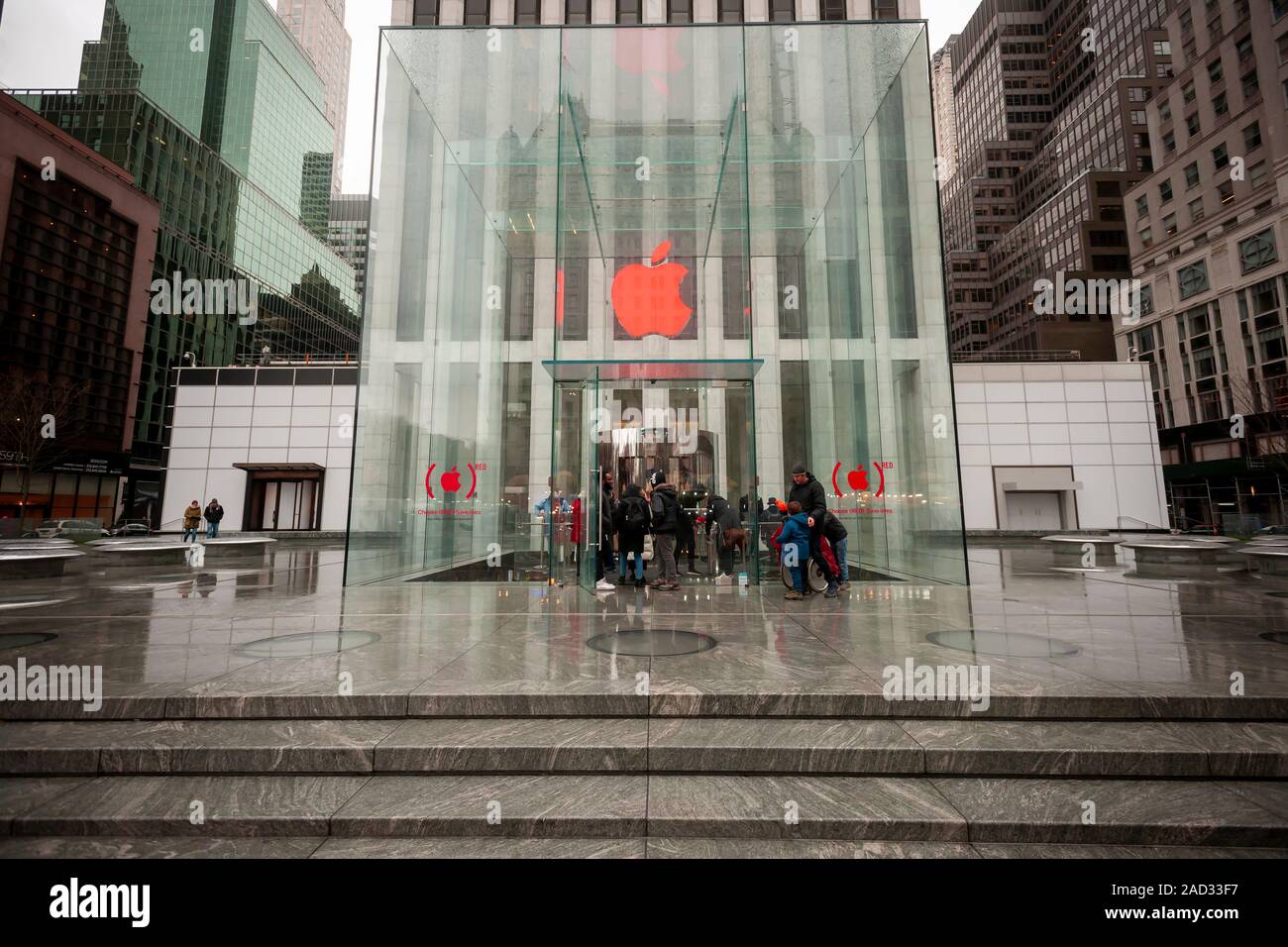 New Apple Store made our of glass on Michigan Avenue - Chicago, IL Stock  Photo - Alamy