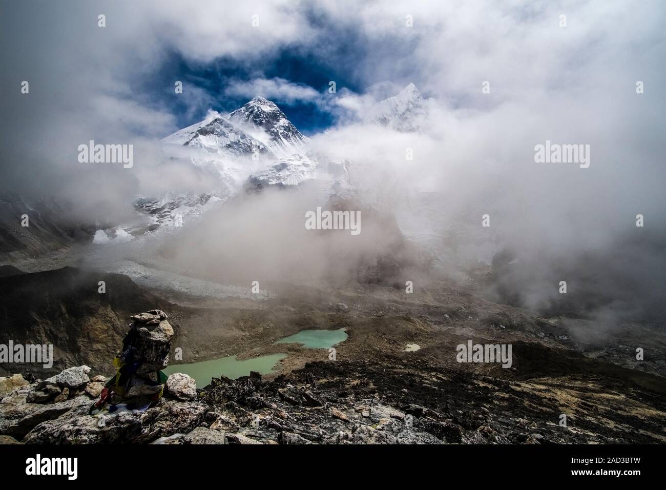 Mount everest summit panorama view hi-res stock photography and images ...