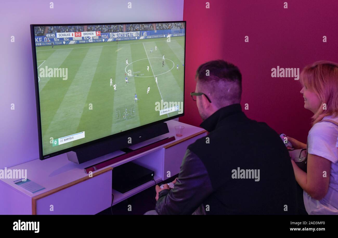 Computerspiel FIFA auf dem Fernseher, Philips, Elektronik, Internationale Funkaustellung, Berlin 2019, Deutschland Stock Photo