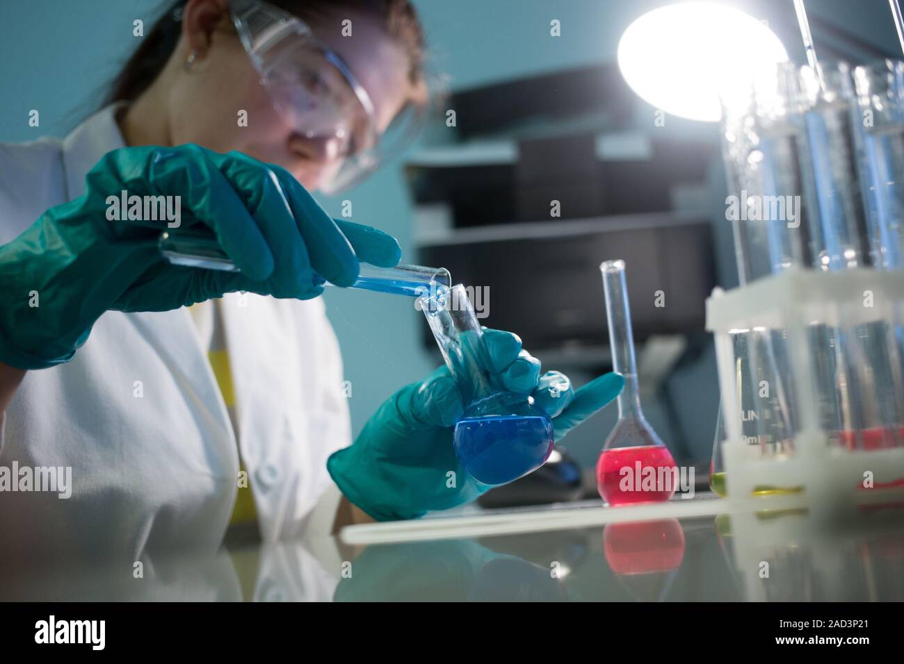 Laboratorian hi-res stock photography and images - Alamy