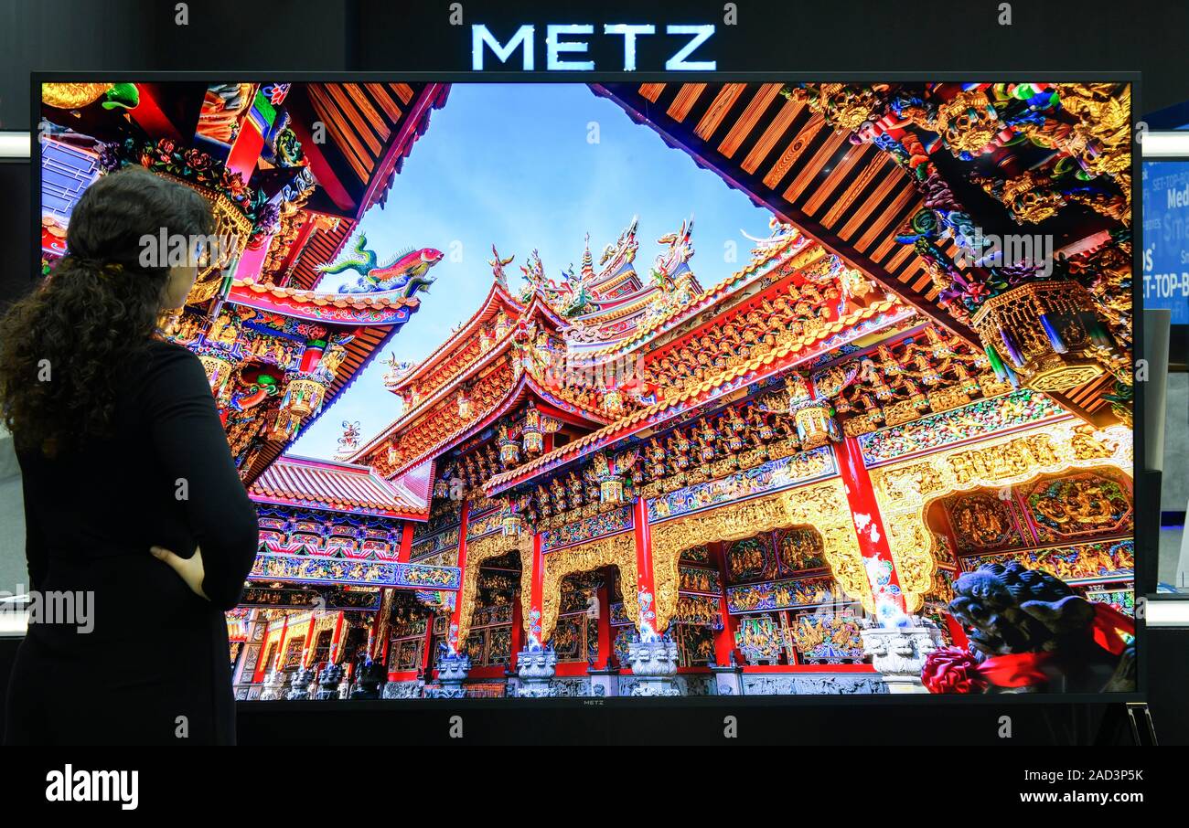 120 Zoll 8k Fernseher von Metz, Internationale Funkaustellung, Berlin 2019, Deutschland Stock Photo