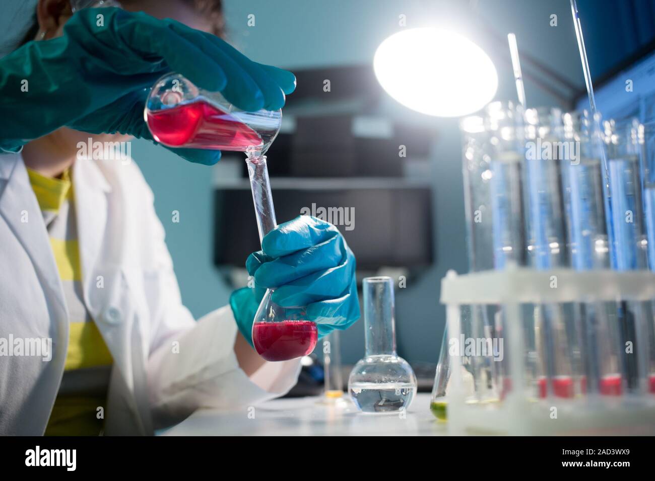 Laboratory glassware flasks test tubes hi-res stock photography and ...