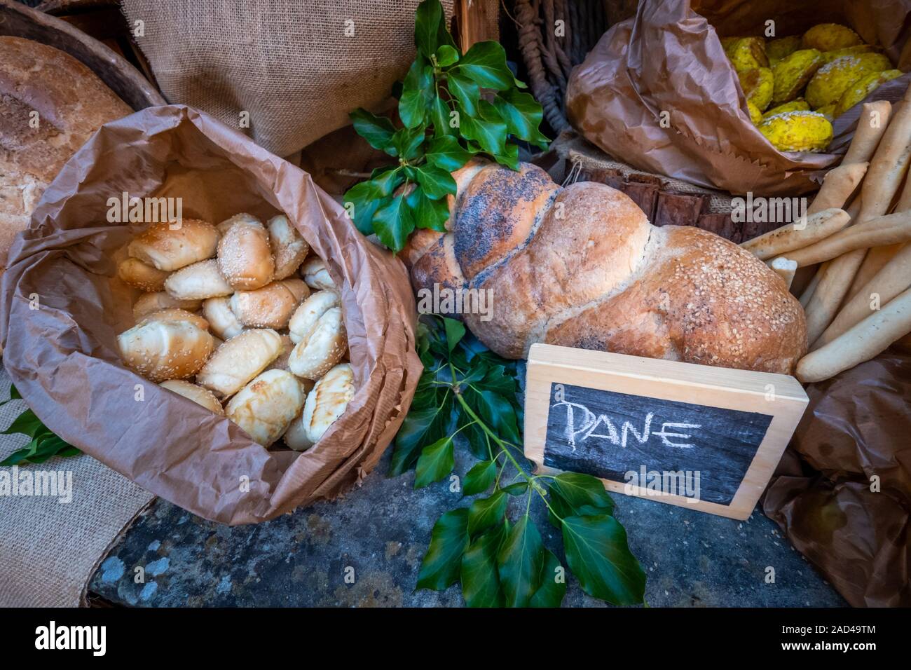 Processed various types of bread and breadsticks for aperitifs, compounds and preparations for