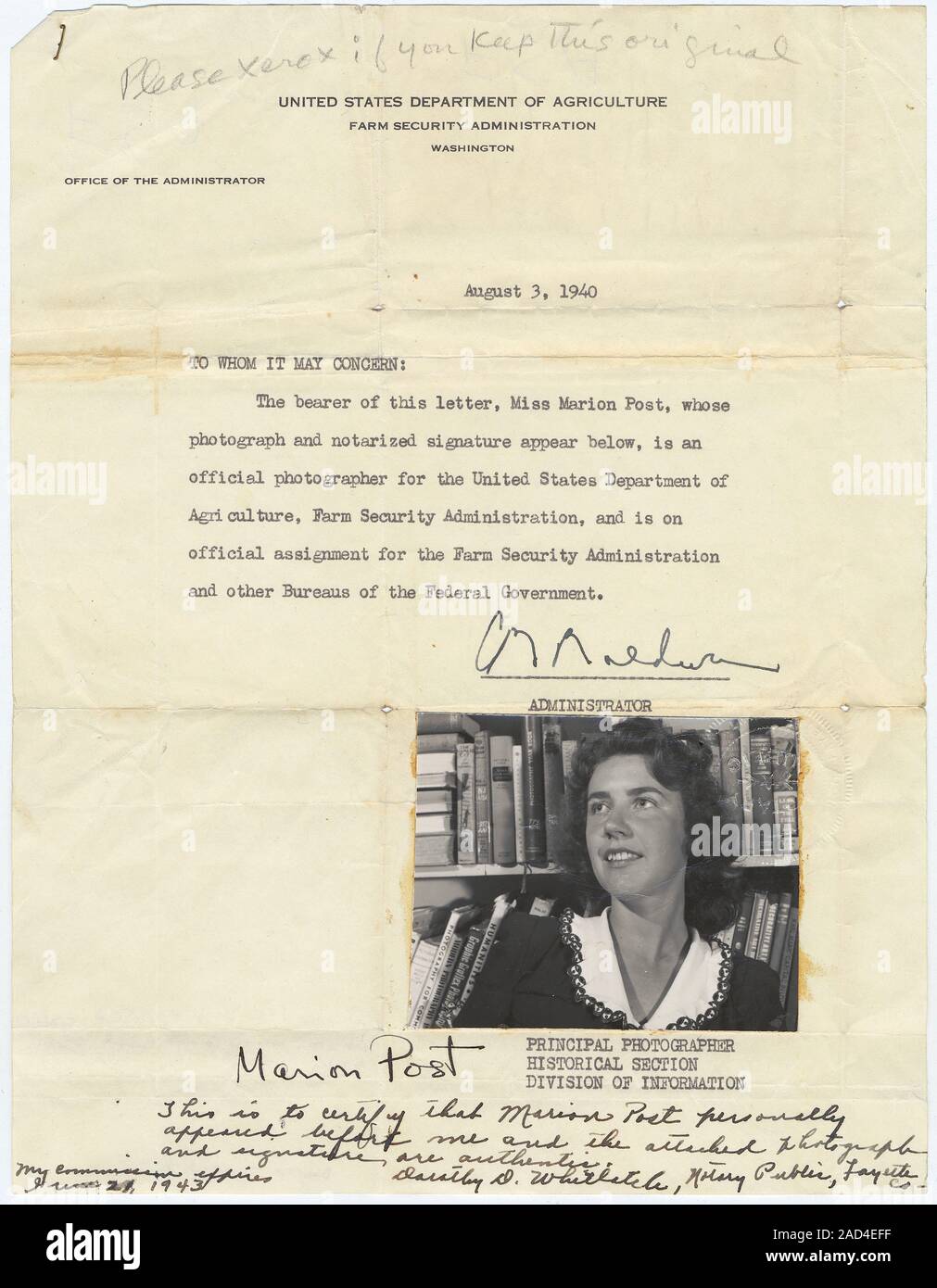 Marion Post (1910-1990), US photographer. Official letter of introduction and notarized photograph for US photographer Marion Post (1910-1990). The le Stock Photo