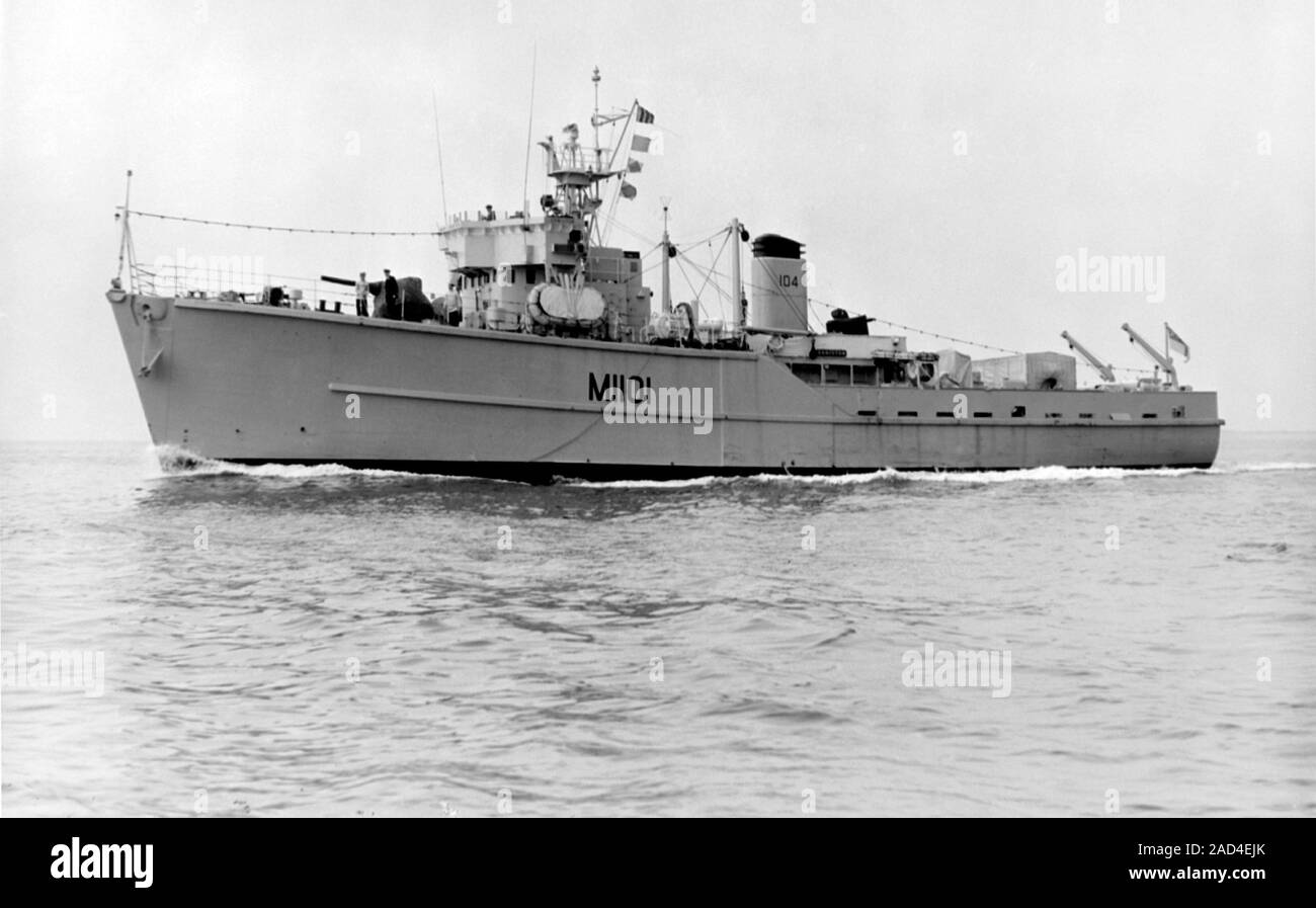 AJAXNETPHOTO. 1970S. AT SEA, ENGLISH CHANNEL. - COASTAL MINESWEEPER ...