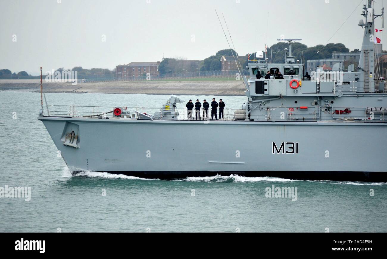 AJAXNETPHOTO. 3RD NOVEMBER, 2015. PORTSMOUTH,ENGLAND. - MINE COUNTERMEASURES SHIP HMS CATTISTOCK BACK IN SERVICE AFTER A MAJOR REFIT AT THE DOCKYARD. PHOTO:TONY HOLLAND/AJAX REF:DTH150311 39955 Stock Photo
