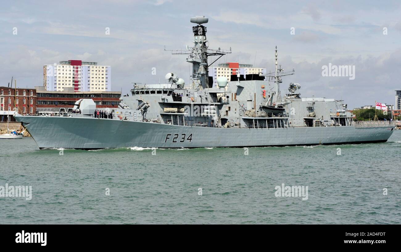 AJAXNETPHOTO. 6TH JULY, 2015. PORTSMOUTH, ENGLAND. - TYPE 23 DEPARTS - HMS IRON DUKE LEAVING HARBOUR.PHOTO:TONY HOLLAND/AJAX REF:DTH150607 38687 Stock Photo
