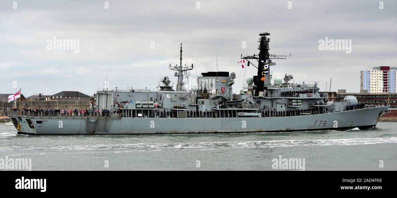 AJAXNETPHOTO. 15TH MAY, 2015. PORTSMOUTH,ENGLAND. - FRIGATE RETURNS . - HMS KENT RETURNING FROM RECENT MIDDLE EAST DEPLOYMENT. PHOTO:TONY HOLLAND/AJAX REF:DTH151505 38024 Stock Photo