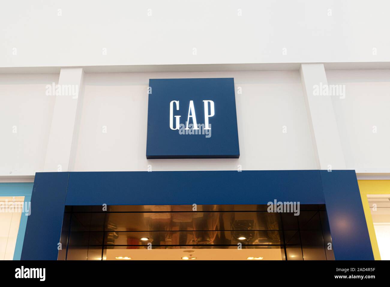 Gap store front hi res stock photography and images Alamy