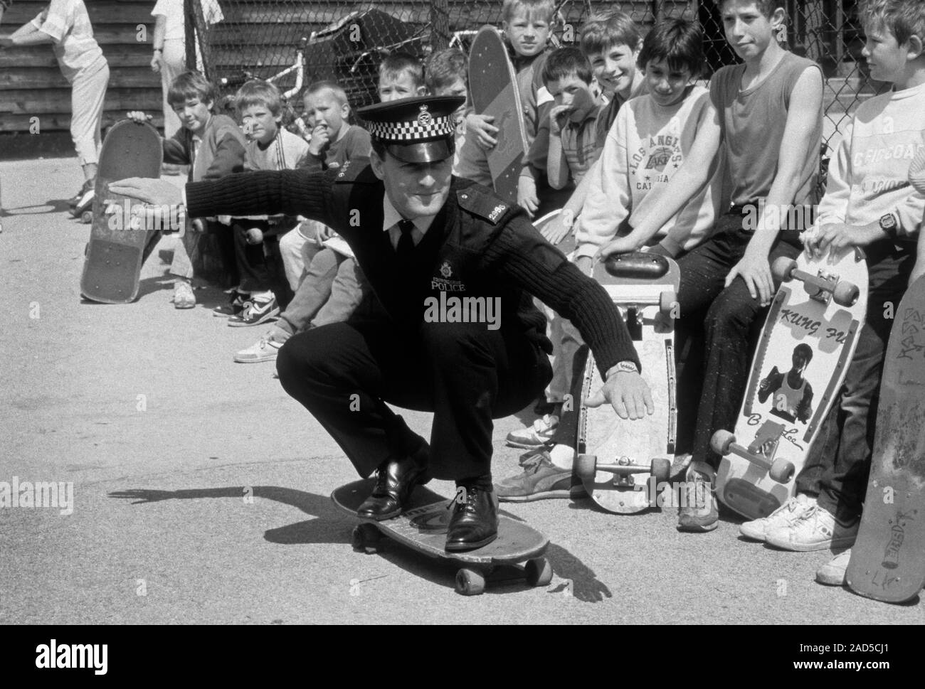 Showing the kids how it's done! Police Constable David Dyer skateboarding in 1988 Stock Photo