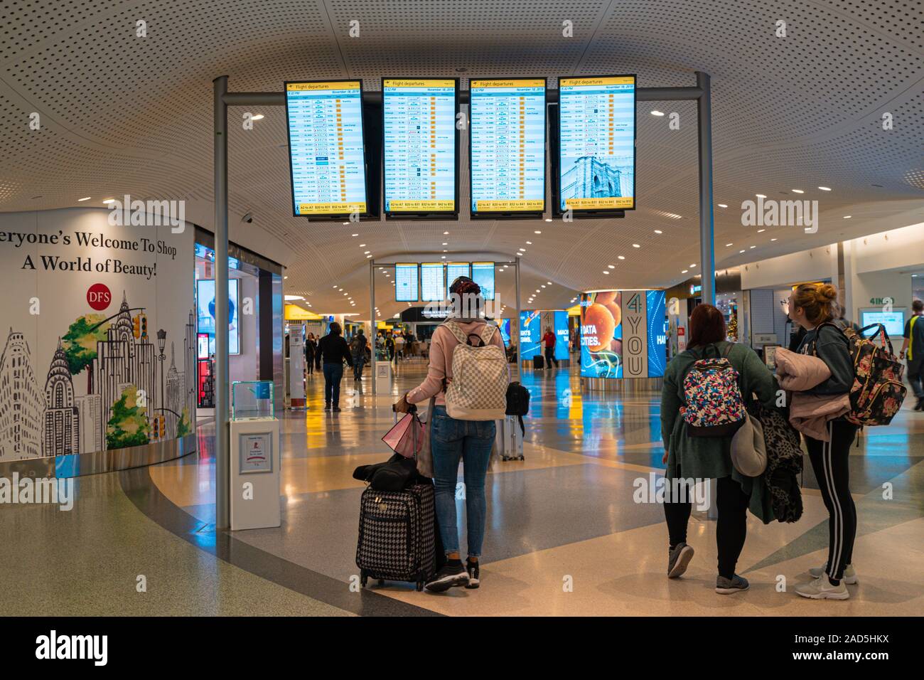 Dentro Do Terminal 4 Da Linha Aérea Do Delta No Aeroporto Internacional De  JFK Em New York Foto de Stock Editorial - Imagem de pista, colosso: 85463488