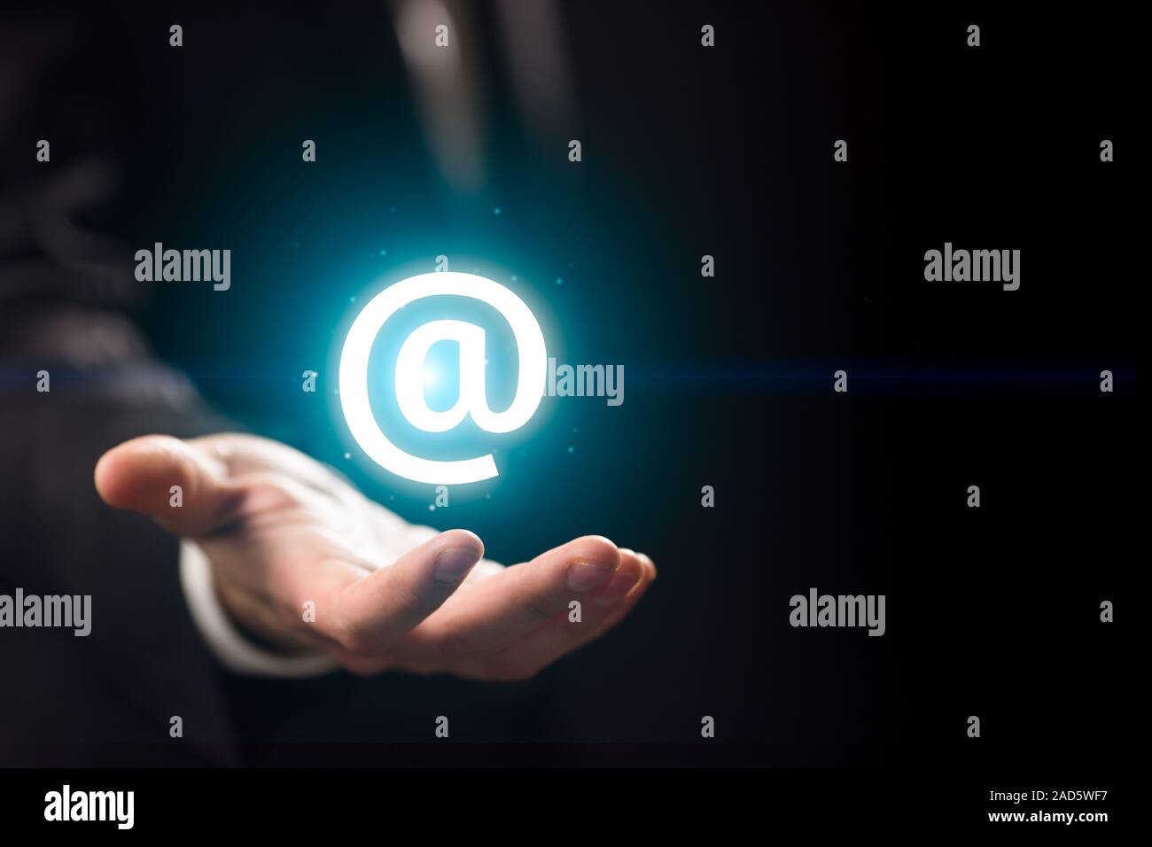 Hand internet hi-res stock photography and images - Alamy