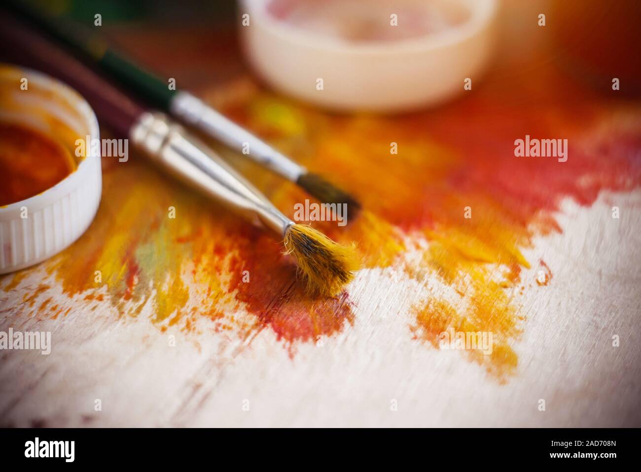 Two tone paint brush hi-res stock photography and images - Alamy
