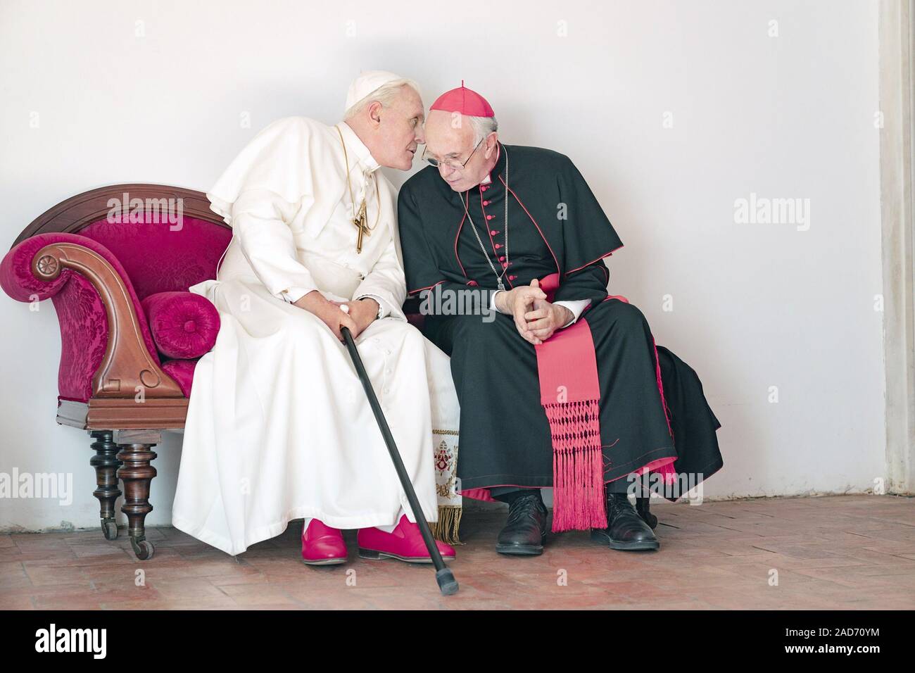 THE TWO POPES, from left: Anthony Hopkins as Pope Benedict, Jonathan ...