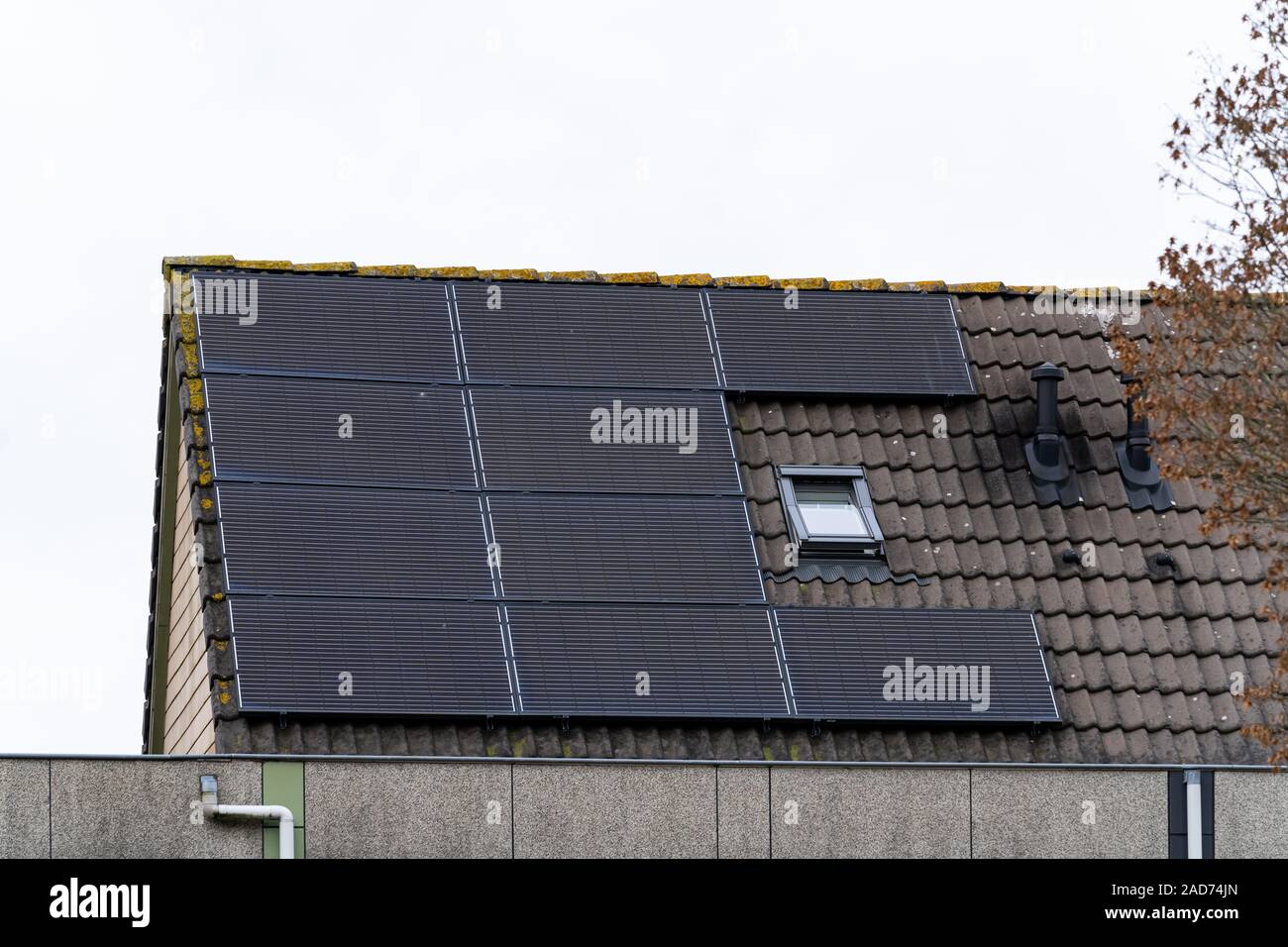 Leusden, Netherlands. 16th Nov, 2019. LEUSDEN, 16-11-2019, Utrecht, renewable, sustainable, energy, power, climate, change, broeikasgassen, opwarming, earth, planet, solar, sun, zonne-energie, pv, photo, voltaic, zonnepanelen, Credit: Pro Shots/Alamy Live News Stock Photo