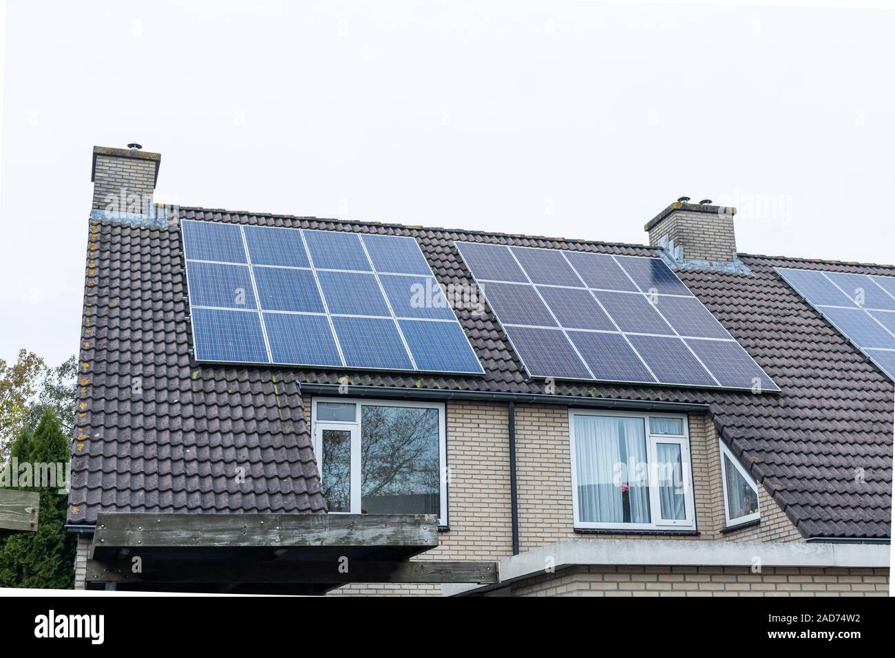 Leusden, Netherlands. 16th Nov, 2019. LEUSDEN, 16-11-2019, Utrecht, renewable, sustainable, energy, power, climate, change, broeikasgassen, opwarming, earth, planet, solar, sun, zonne-energie, pv, photo, voltaic, zonnepanelen, Credit: Pro Shots/Alamy Live News Stock Photo