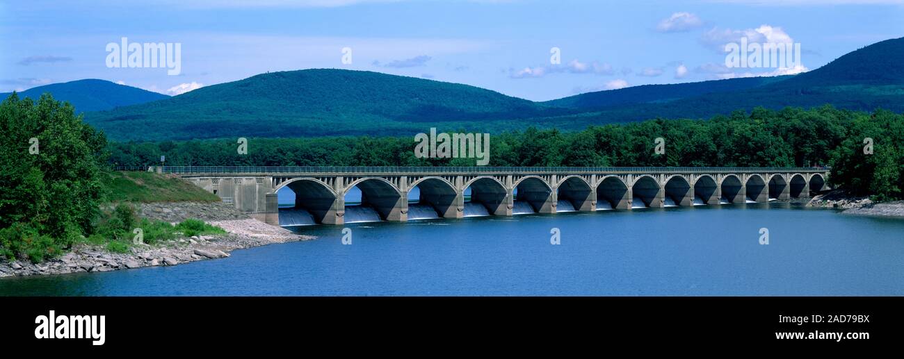 Arch bridge across Ashokan Reservoir, Catskills, New York State, USA