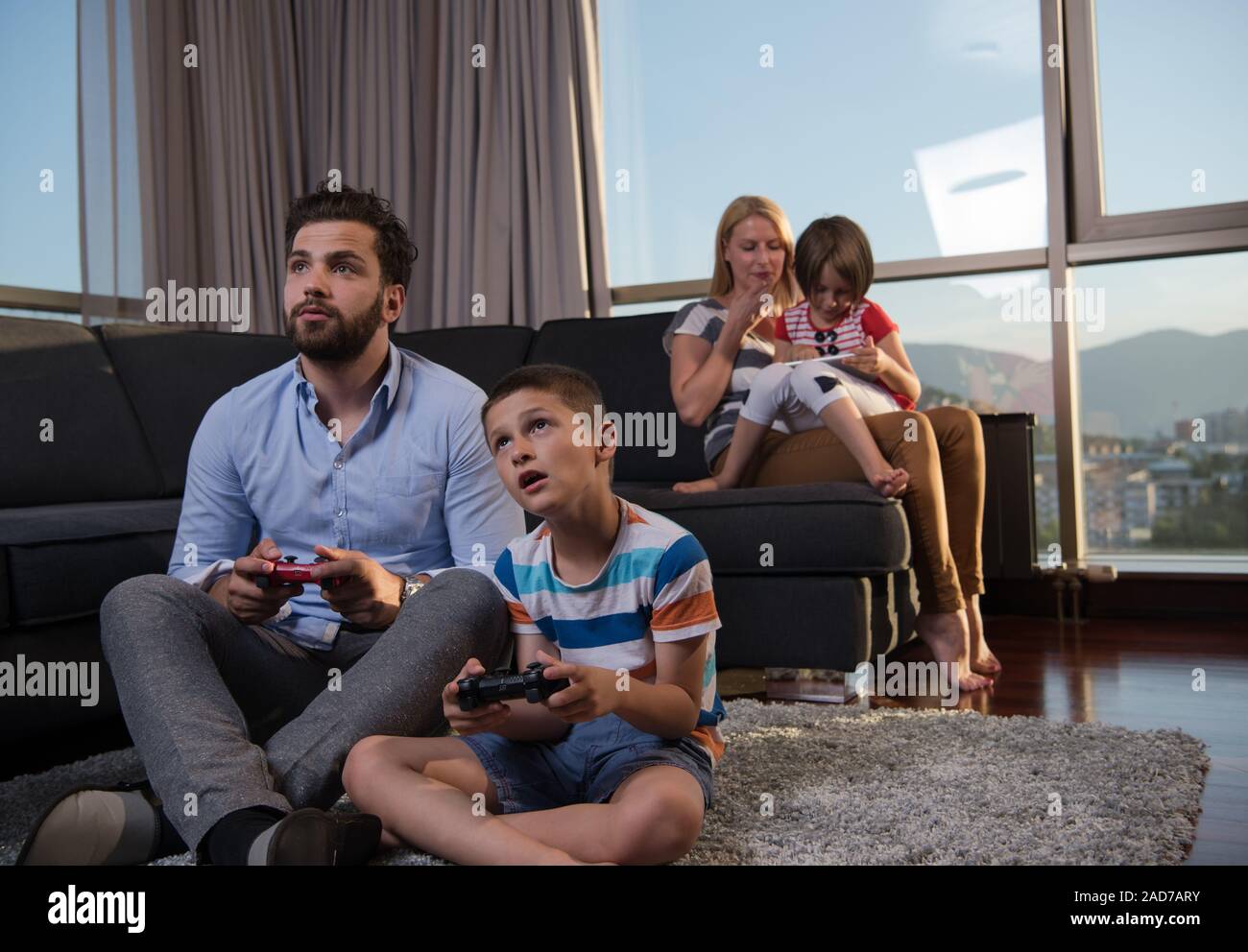 Happy family playing a video game Stock Photo - Alamy