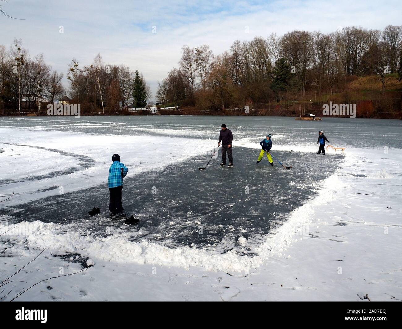 Frozen lake hockey hi-res stock photography and images - Alamy