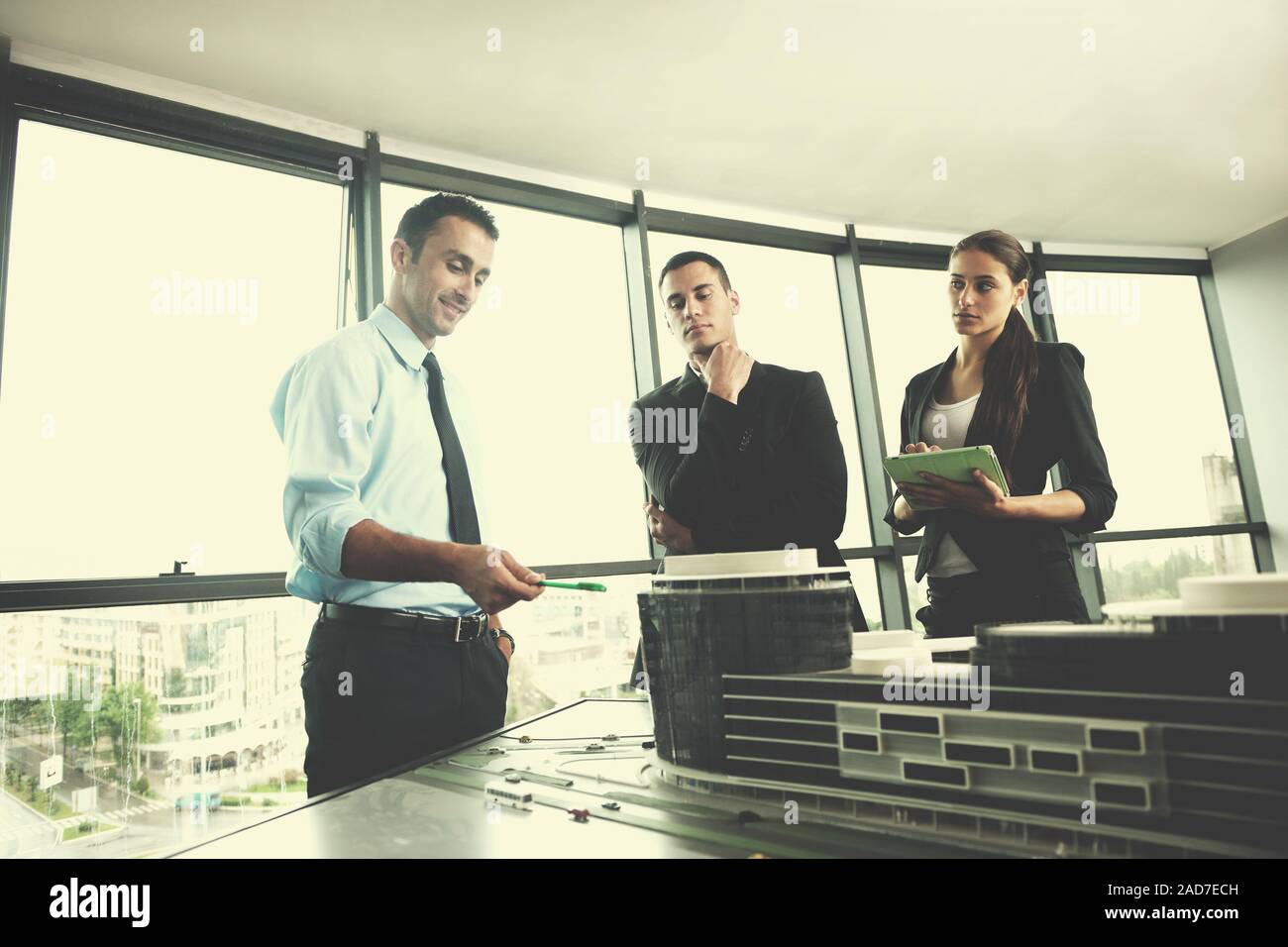 Engineers meeting hi-res stock photography and images - Alamy