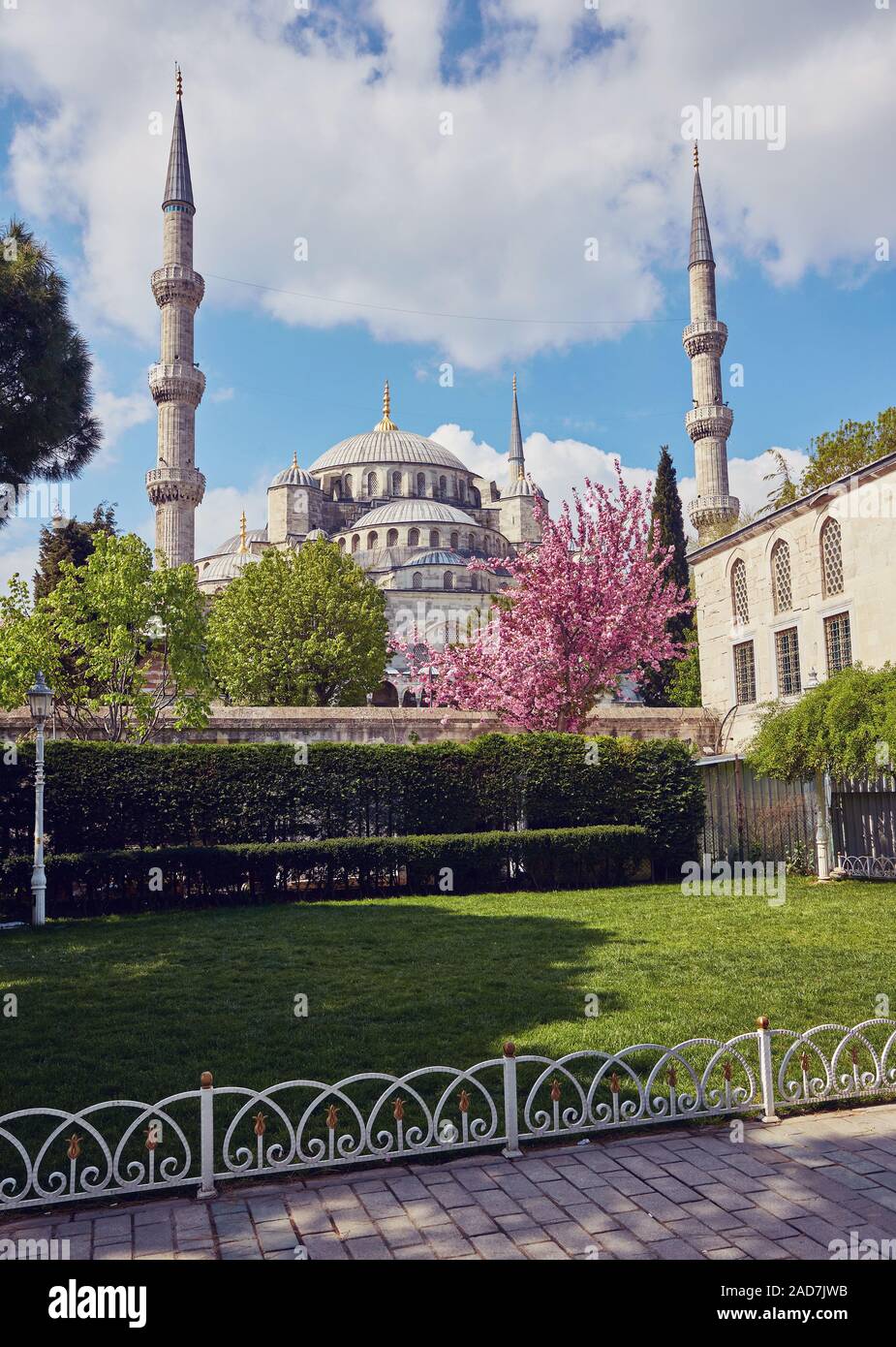 Sultan Ahmed Mosque Blue mosque in Istanbul, Turkey in a beautiful ...