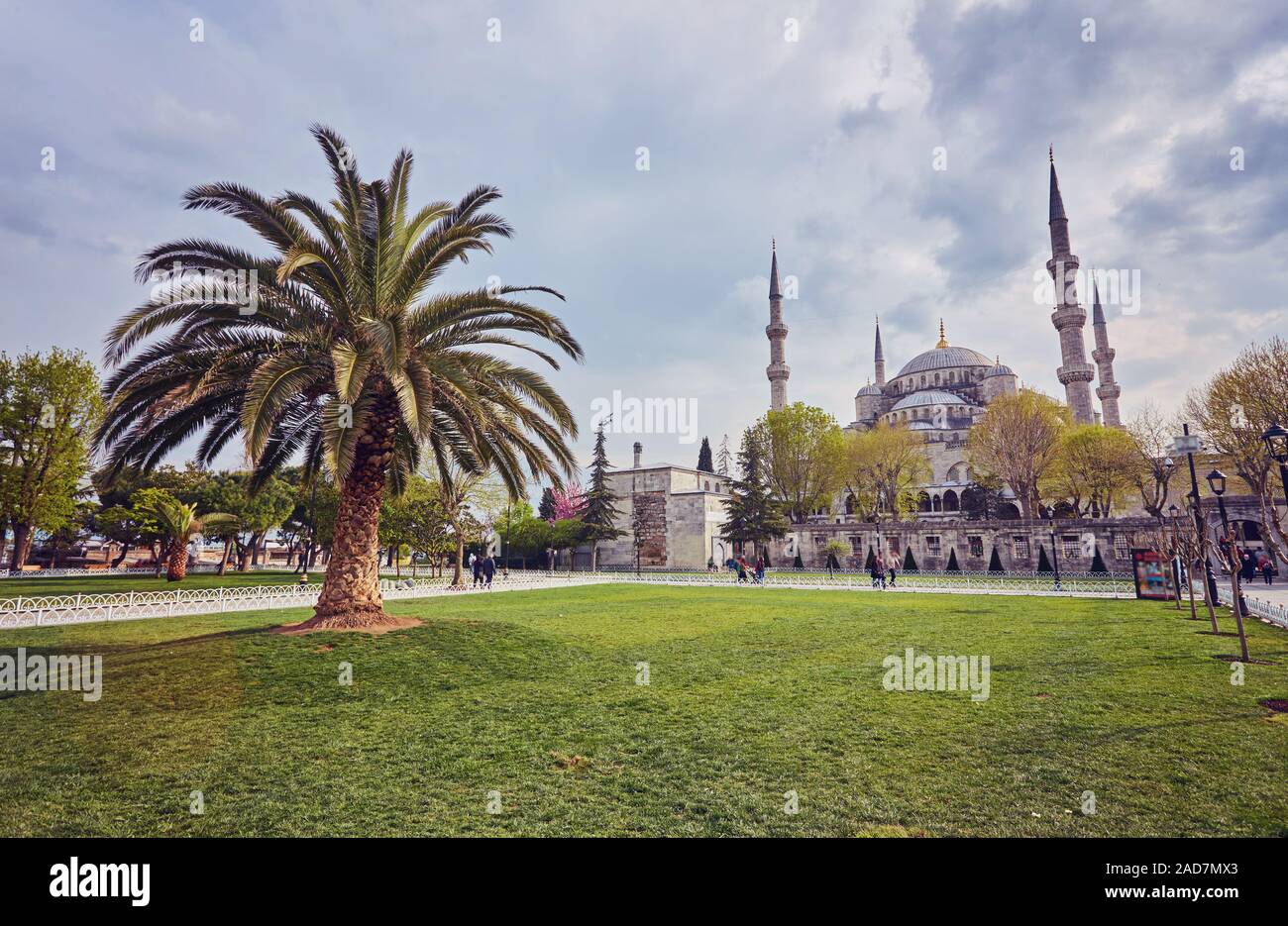 Sultan Ahmed Mosque Blue mosque in Istanbul, Turkey in a beautiful ...