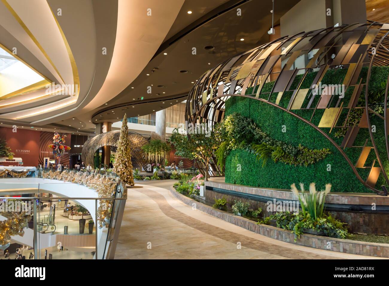 Bangkok, Thailand - Aug 16, 2020 : Interior of Icon Siam, luxury shopping  mall that located along Chao Phraya River. Luxury interior design, gold  colo Stock Photo - Alamy
